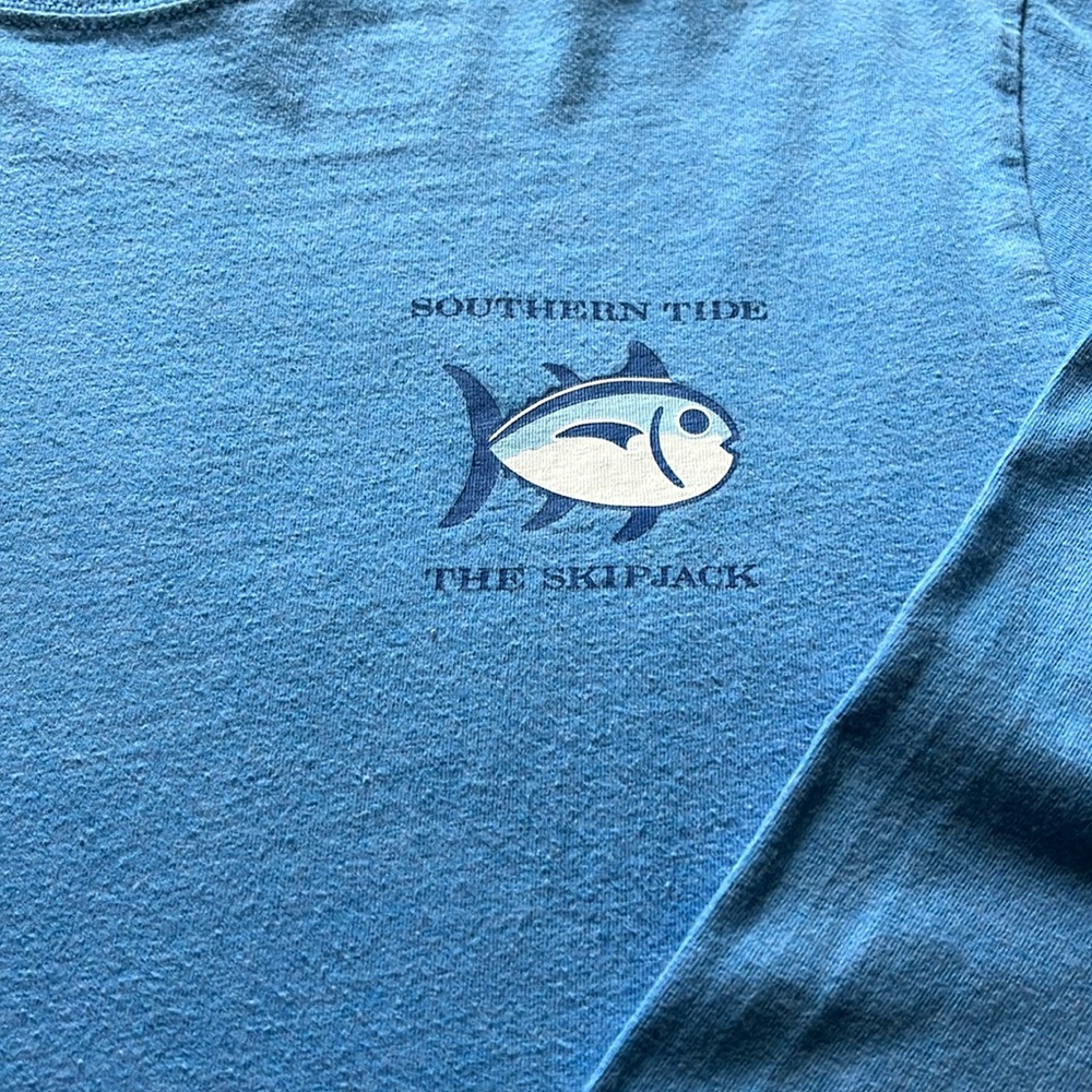 Men’s Southern Tide Long Sleeve T-shirt. Size Small. Color Blue.